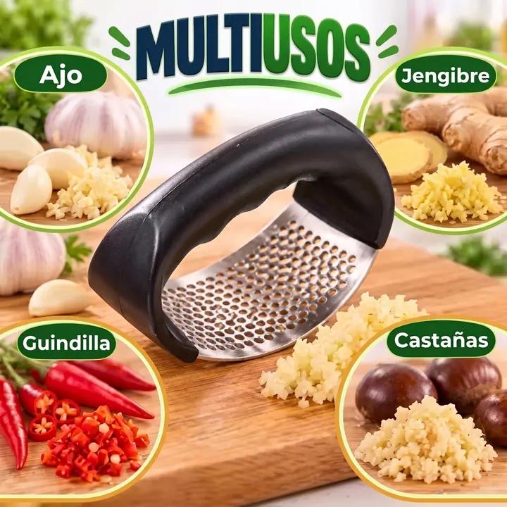 Multiusos: la prensa de ajos sobre una tabla de madera, con ajo, jengibre, guindilla y castañas picados (imagen ilustrativa)